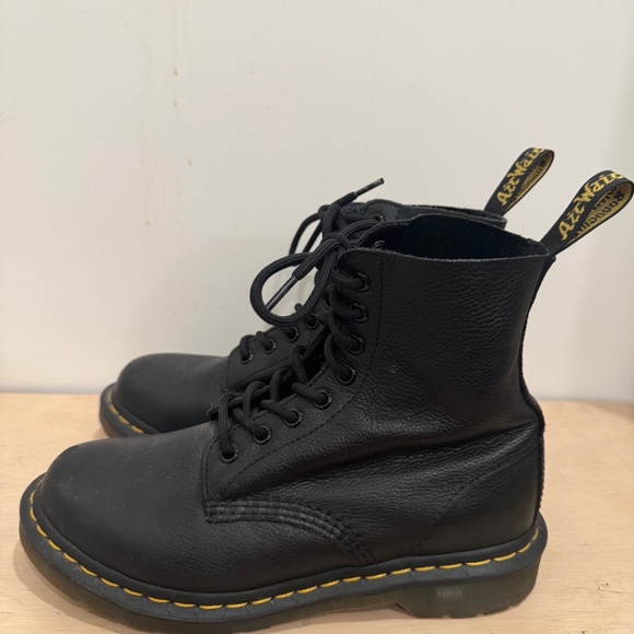 Doc Martens 1460 Women’s Pascal Virginia Leather Boots - Picture 3 of 5